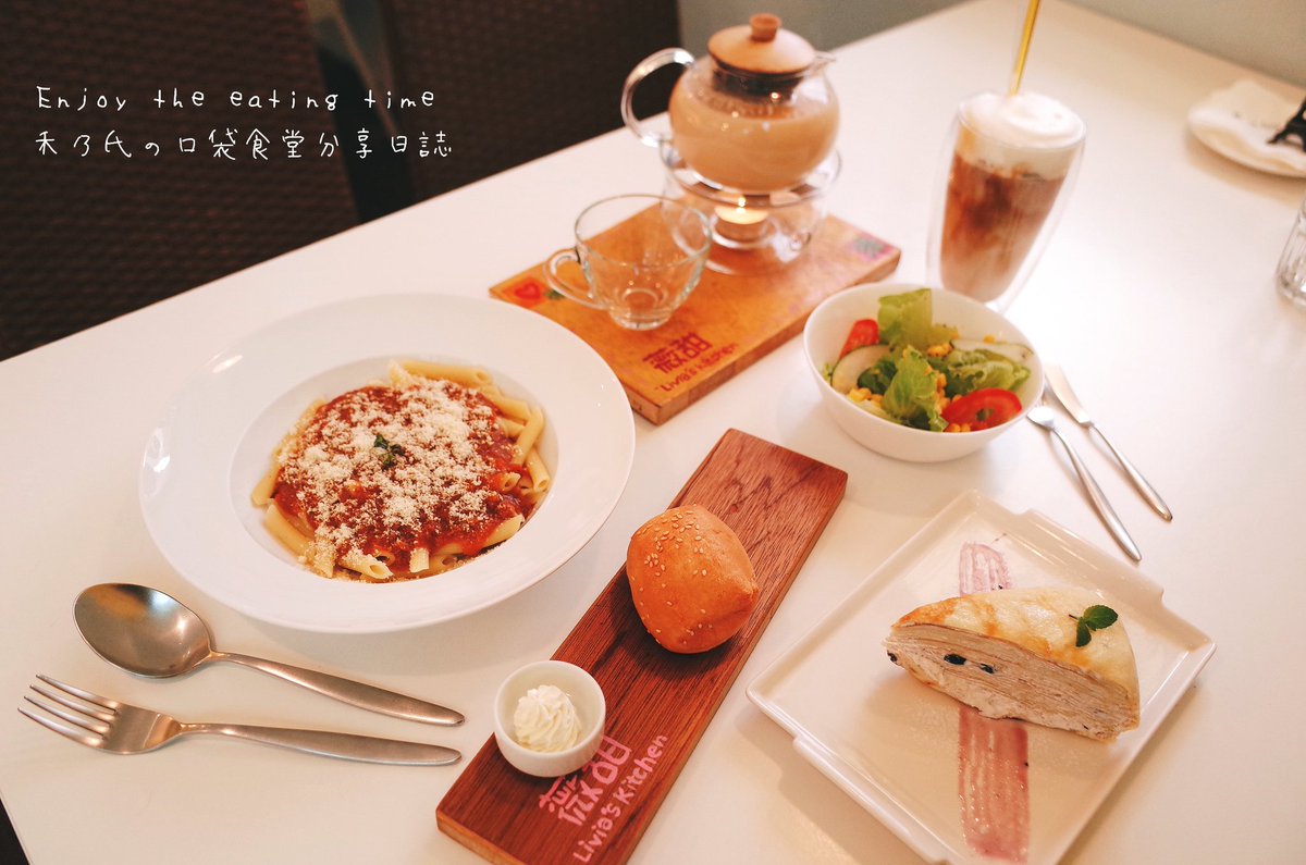 show02015's tweet photo. ［台灣台北碧潭の��食］

喜歡吃甜點，不要太甜，微微的就好
散步碧潭河畔風光明媚
我們來到隱身角落的薇甜
品嚐女主人Livia在法國學得的好手藝
不僅手作甜點，茶品也是講究
我們也愛自製義式番茄肉醬筆管麵
還有薇甜Q餡吐司

🔍 https://t.co/UHcxBe8aZ6 https://t.co/MOshKK2H7m