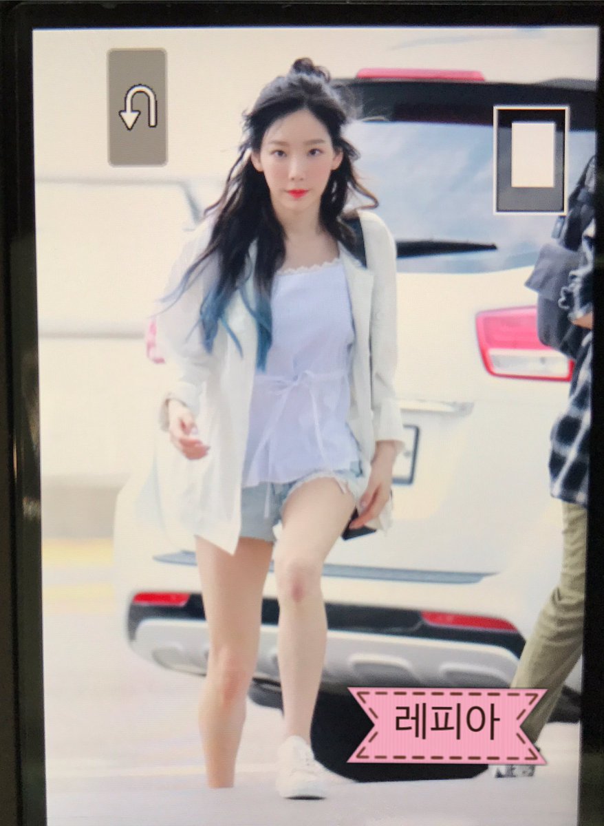 [PIC][09-06-2017]TaeYeon khởi hành đi Hồng Kông để tham dự 2 đêm "PERSONA in HONG KONG" vào trưa nay DB2hw_RUMAcxrqk