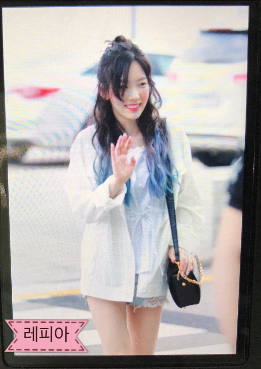 [PIC][09-06-2017]TaeYeon khởi hành đi Hồng Kông để tham dự 2 đêm "PERSONA in HONG KONG" vào trưa nay DB2iDUnUMAE57_5