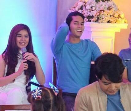 iloveLoiMark's tweet photo. Hey boy @iammarkoblea yung mga tingin mo kay @iamAndalioLoisa iba din eh' kayo na lang! 😊😉
#MDHWhiteLight #LoiMark © https://t.co/mRVzGsNs9S
