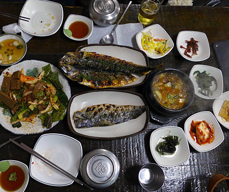 RTWkatiedays's tweet photo. How does tables full of delicious Korean food sound to you?! That's just one of many reasons you should visit #Seoul https://t.co/60FwwaJ9cb https://t.co/7ezxiJGEtT