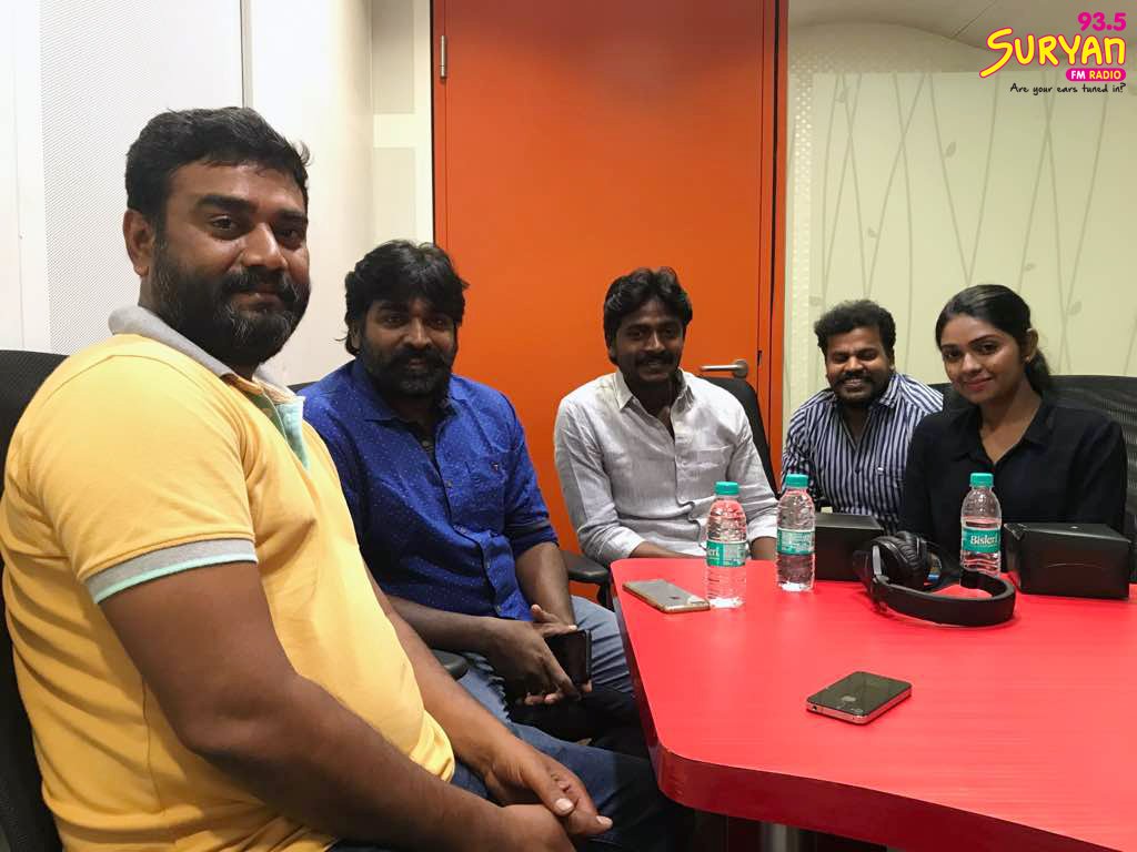 SuryanFM's tweet photo. #MerkuThodarchiMalai #audiolaunchToday @ @SuryanFM with @i_vijaysethu #Antony @GayathriKrishna #AbuValayankulam #Anthonyvathiyar
#ilayaraja https://t.co/KwbjEqFLRo