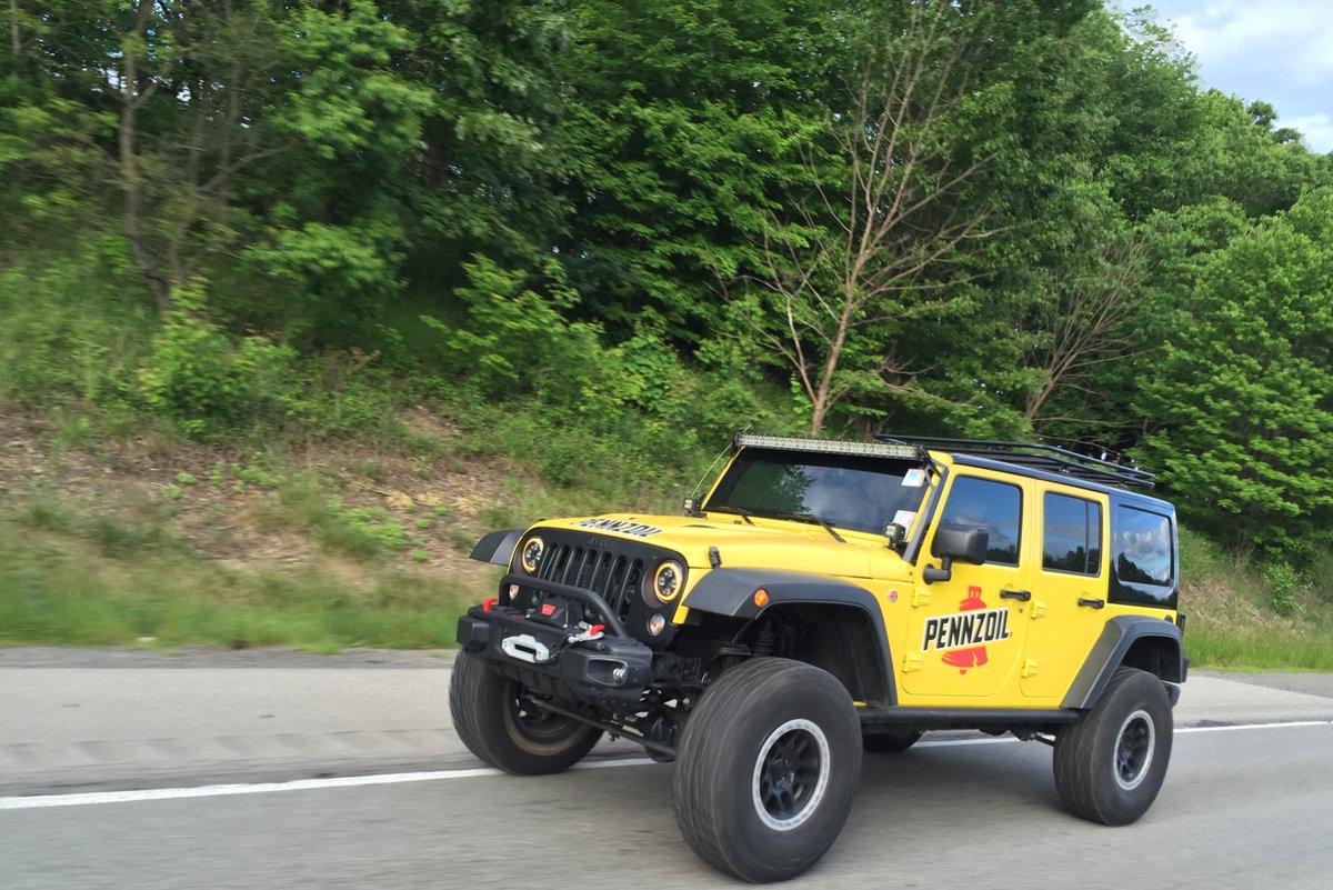 Flat12Gallery's tweet photo. Just Jeepin' at the @bantamjeepfest #pennzoil #joyride #jeep #bjhf2017 https://t.co/aqoA441ETN