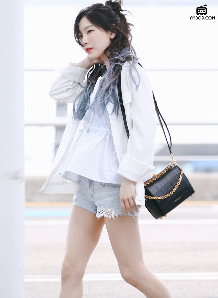 tyfm309's tweet photo. #taeyeon #태연 170609 incheon airport https://t.co/2EvdfYVzlJ