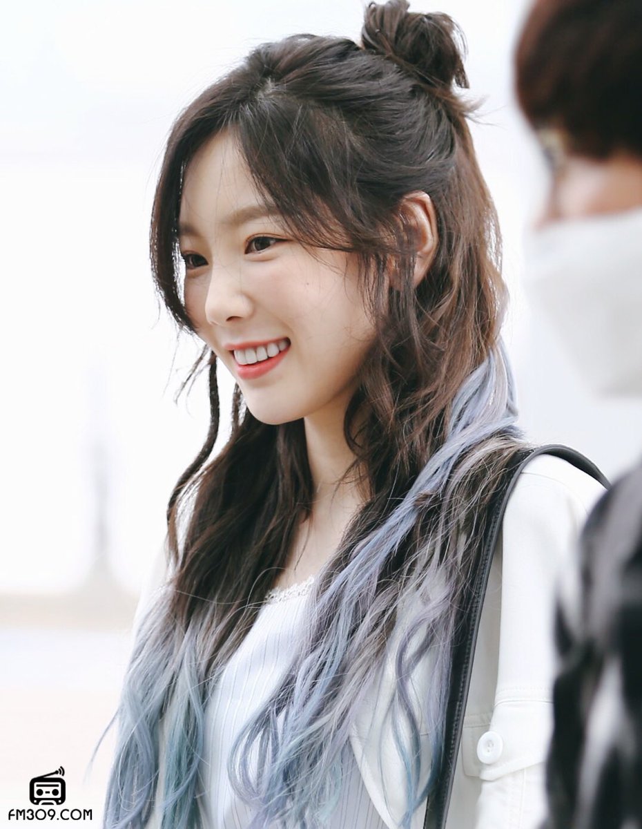 tyfm309's tweet photo. #taeyeon #태연 170609 incheon airport https://t.co/2EvdfYVzlJ