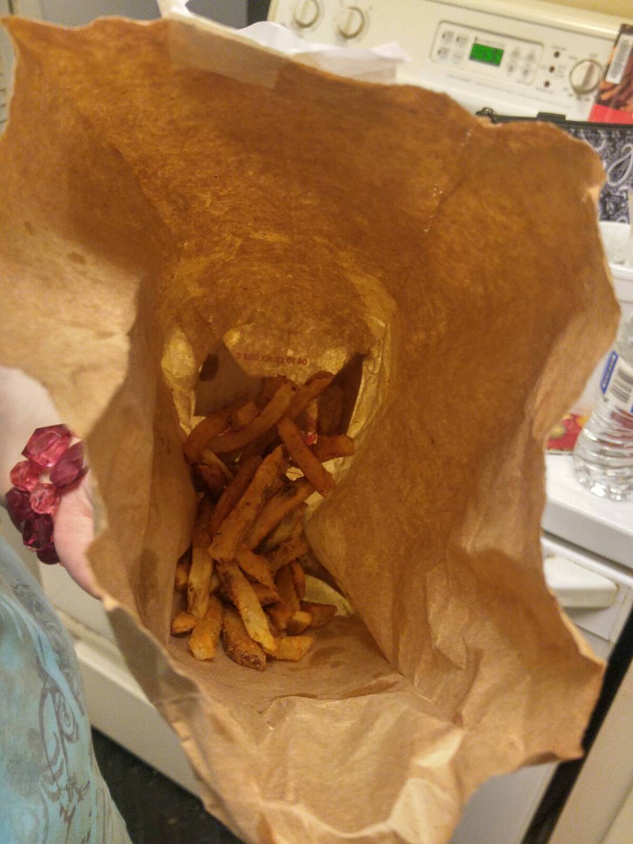 GloryFink's tweet photo. Guess who won tonight's bonus fries lottery @FiveGuys! My day's silver lining #CajunFries #FTW #RefillsMyCup #YesMorePlease https://t.co/wPylOTcObG