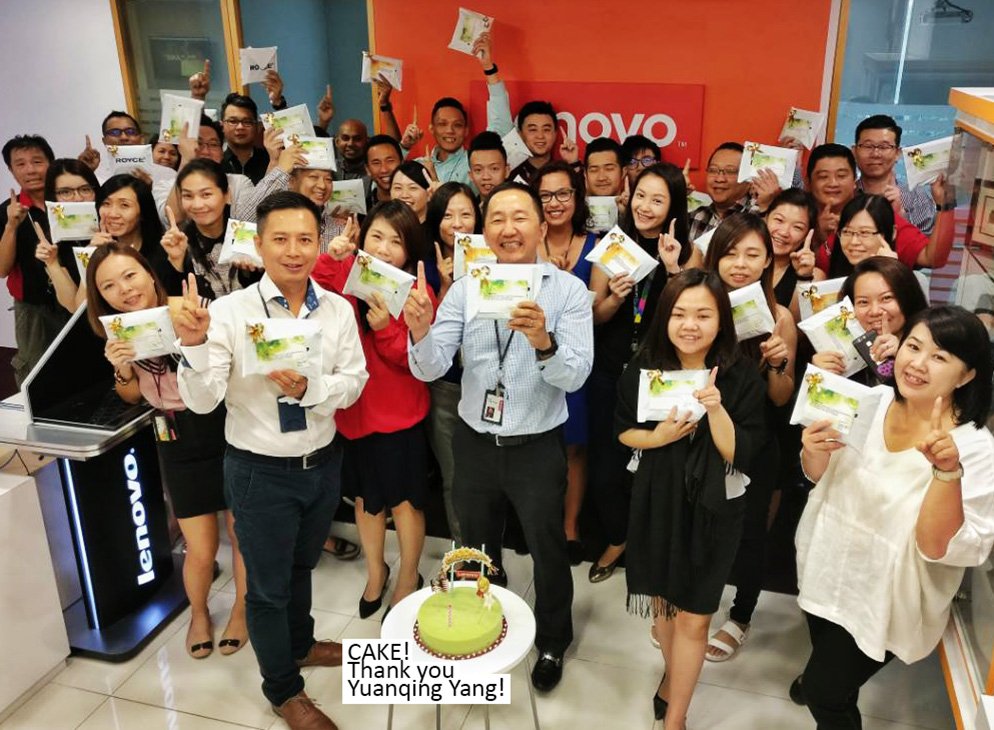Ken_Wong's tweet photo. Chocolates, cake &amp; card also from @YuanqingYang to @Lenovo_MY — Number 1 in tablets for the first time + record high tablet share in Q4 https://t.co/fO0xmxmS6z