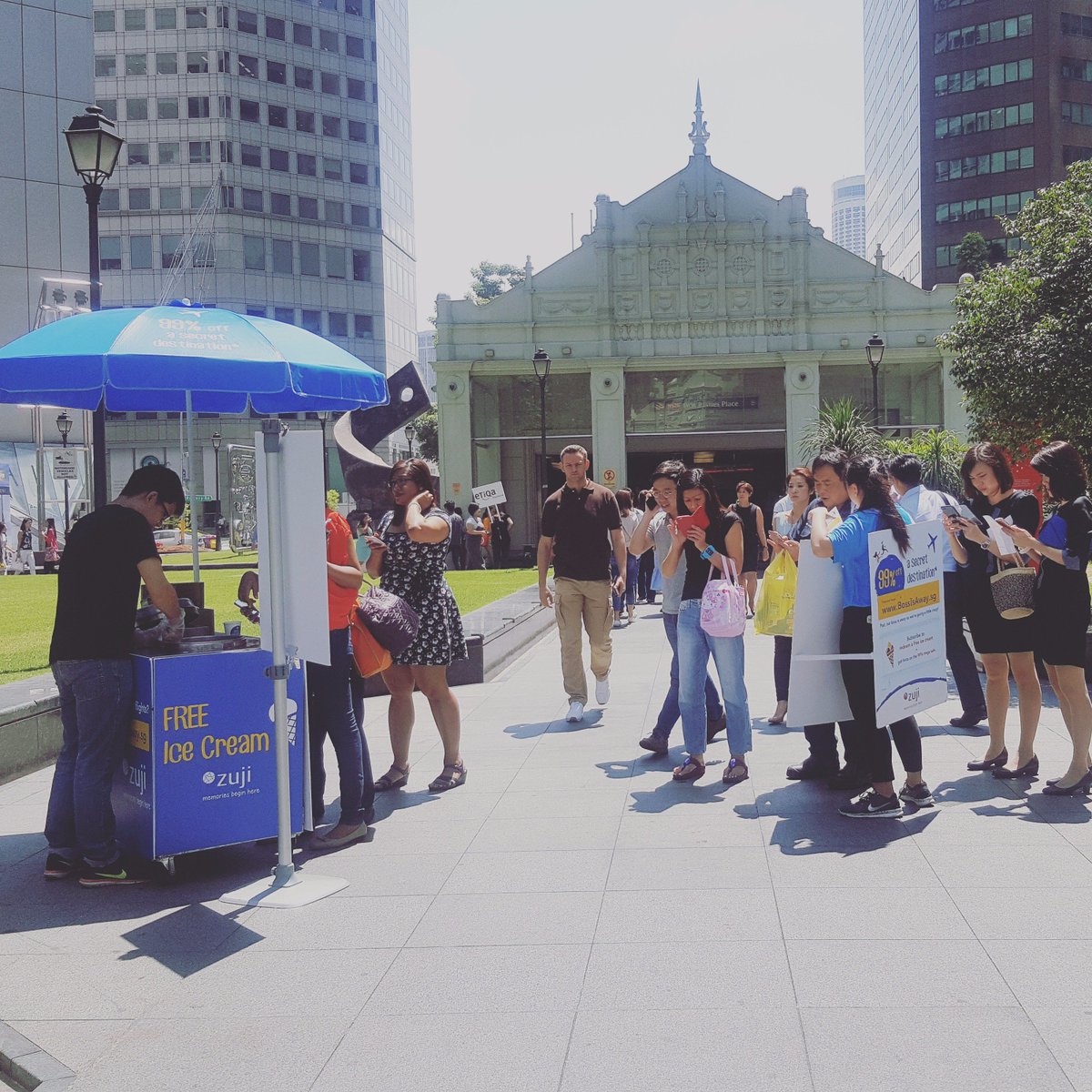 zujiSG's tweet photo. Too hot? Pop by our carts at Raffles Place and Novena to get your free ice cream ;) #whilestocklasts https://t.co/Kyr8LOWrn4