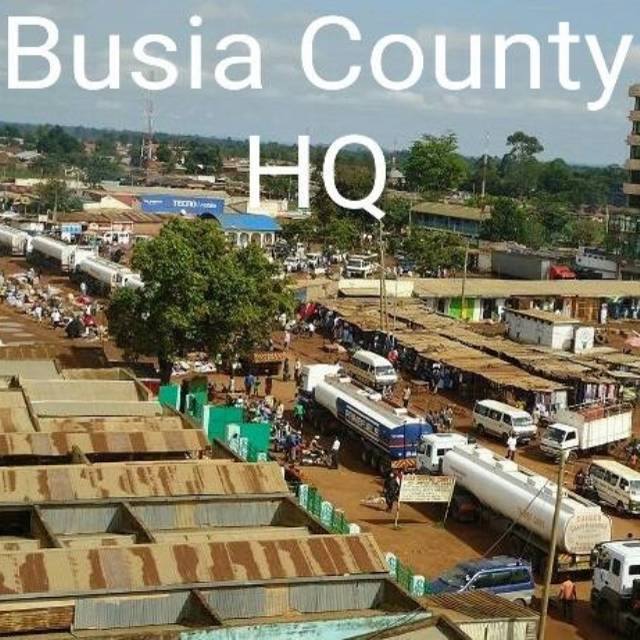 ItsKubasu's tweet photo. 9/8/2017 Ojaamong will be weeping from somewhere in Teso..we need a better Busia..Current state of our town...Change! Change!👇👇
#BusiaRising https://t.co/fQQq0pEePY
