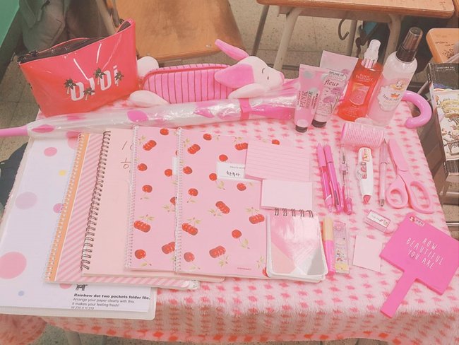 韓国情報モアモア على تويتر 韓国女子でピンクマニアの机 持っているもの殆どピンクで可愛い 韓国女子 韓国情報モアモア