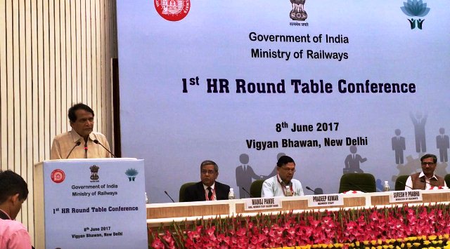 ViragPachpore's tweet photo. #railway impt strategic asset of country for #economics #socialaspect @sureshpprabhu https://t.co/I7B8cSzbQ1 via @NewsBharati @RailMinIndia https://t.co/LRRYfDHDyo