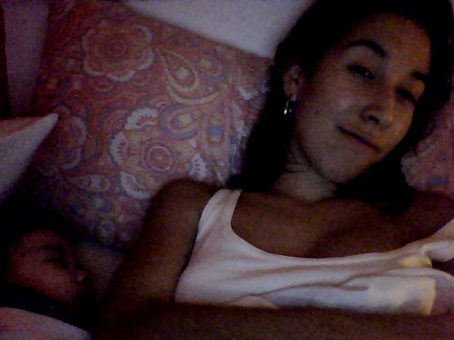 CaroZoraide's tweet photo. el chaboncito nunca va a salir de mi cama, jajaja 🖤 https://t.co/ejfmPerDij