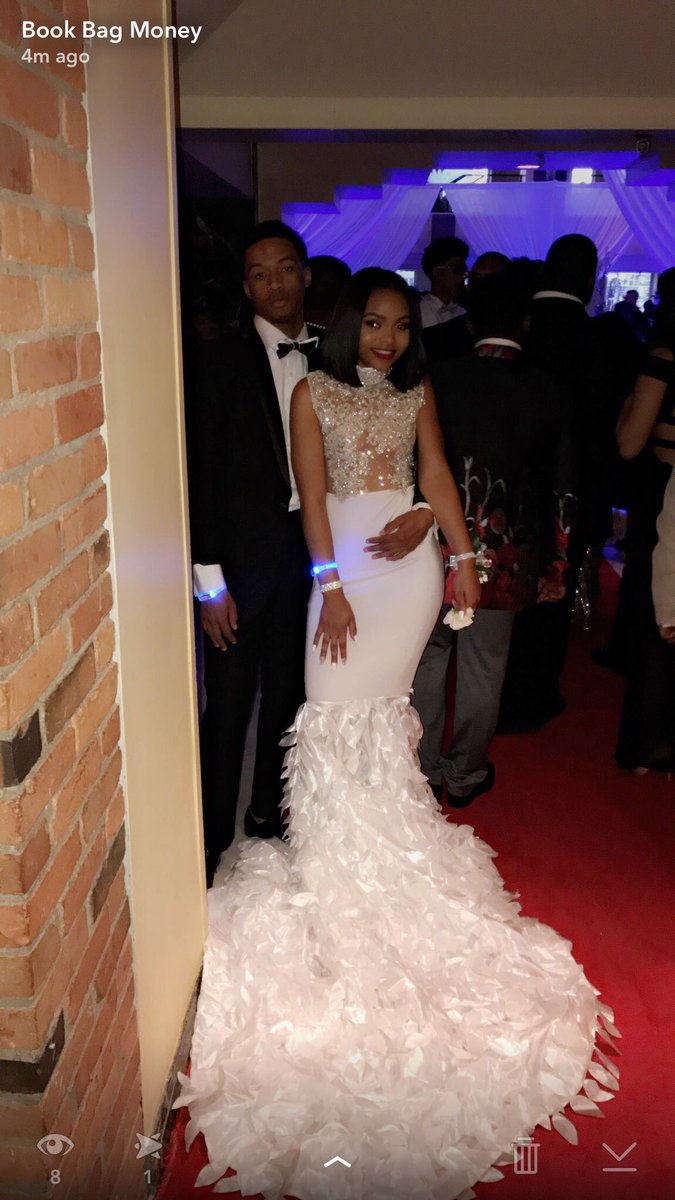 __Alashia's tweet photo. Prom over💅🏽 https://t.co/j7gjewVQwP