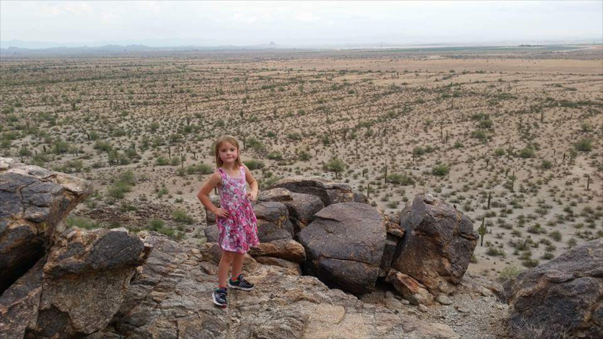 LShelton65's tweet photo. Grace #Hiking and #Explroring with me #Arizona #CasaGrande https://t.co/IEKmpYDd1T
