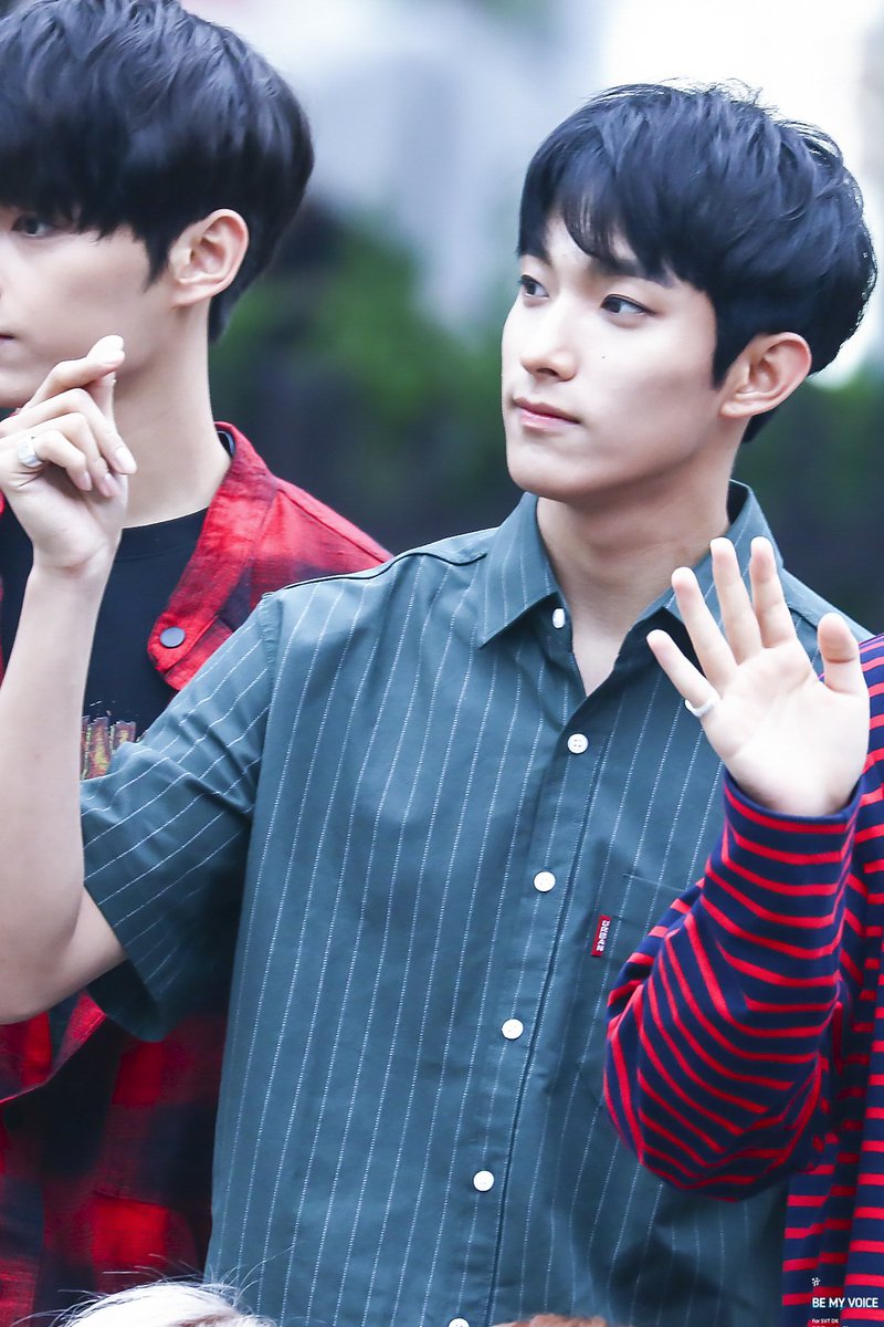 bemyvoice_DK's tweet photo. 170609 뮤직뱅크 출근

겸타민 100프로 충전 완료

#세븐틴 #도겸 #석민 #SEVENTEEN #DK #울고_싶지_않아 https://t.co/lbAzvTSnsu