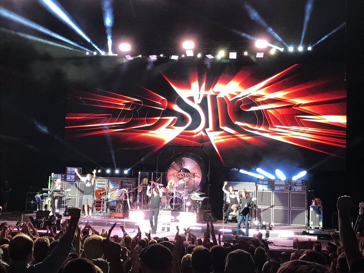 pbass447's tweet photo. Tuesday night concert. #Boston https://t.co/F4kAY5Ru5a