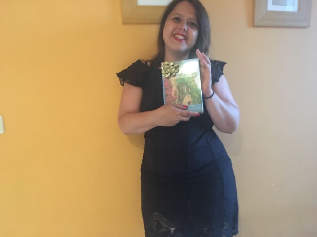 ColexioPodologo's tweet photo. Las ganadoras del sorteo #Selpie, Susana Domínguez González y Chelo Vázquez López, nos envían simpáticas fotos con su pack de experiencias https://t.co/M7MEyNxppc