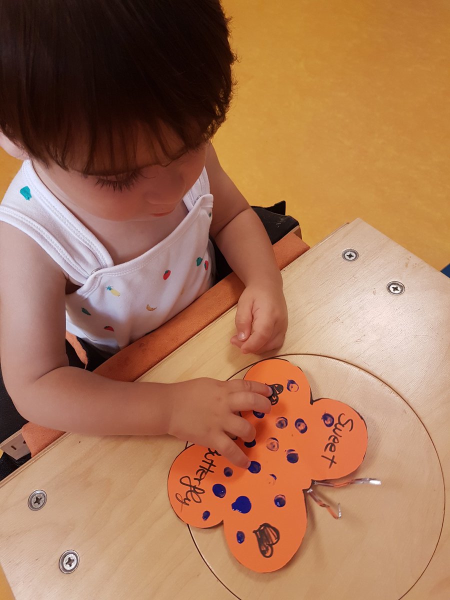 psubiri's tweet photo. La seño de #prácticas Laura se encargó de la asamblea y la actividad! #AprendiendoJuntos #1C 
@Novaschool_es #MalagaCentro @SilviaPalomoCis https://t.co/AIvC7zQKqL