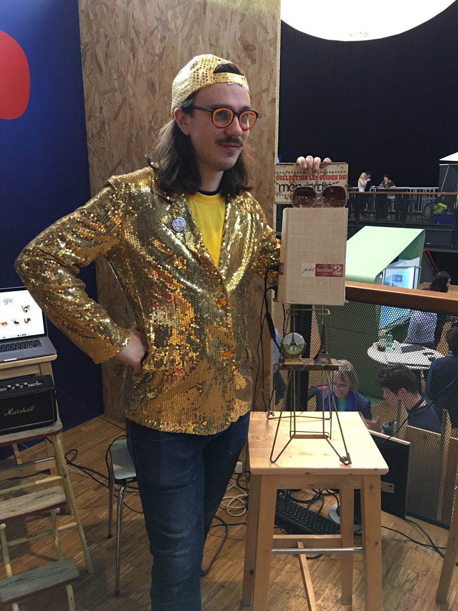 DataBingo's tweet image. Venez prendre des selfies avec @robert2barret1 Le boss de l&apos;intelligence artificielle de #DataBingo et @OneBillionCat 🐓@futur_en_seine