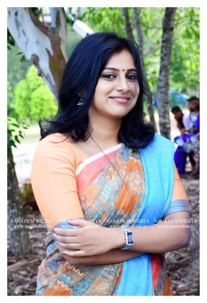 MollywoodBo1's tweet photo. #AnnaReshma aka #Lichi
#VelipadintePusthakam location still https://t.co/kF2URg0P3i