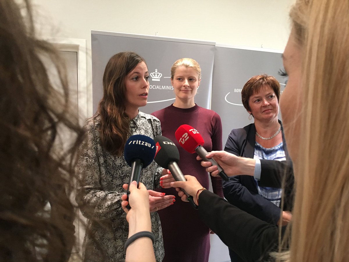 AnniMatthiesen's tweet photo. Har arbejdet 1 år m børnepakken m 2 ministre. Er så glad for at præsentere den i dag. 580 mio til styrket dagtilbud #dkpol https://t.co/ecEXBnoPyY