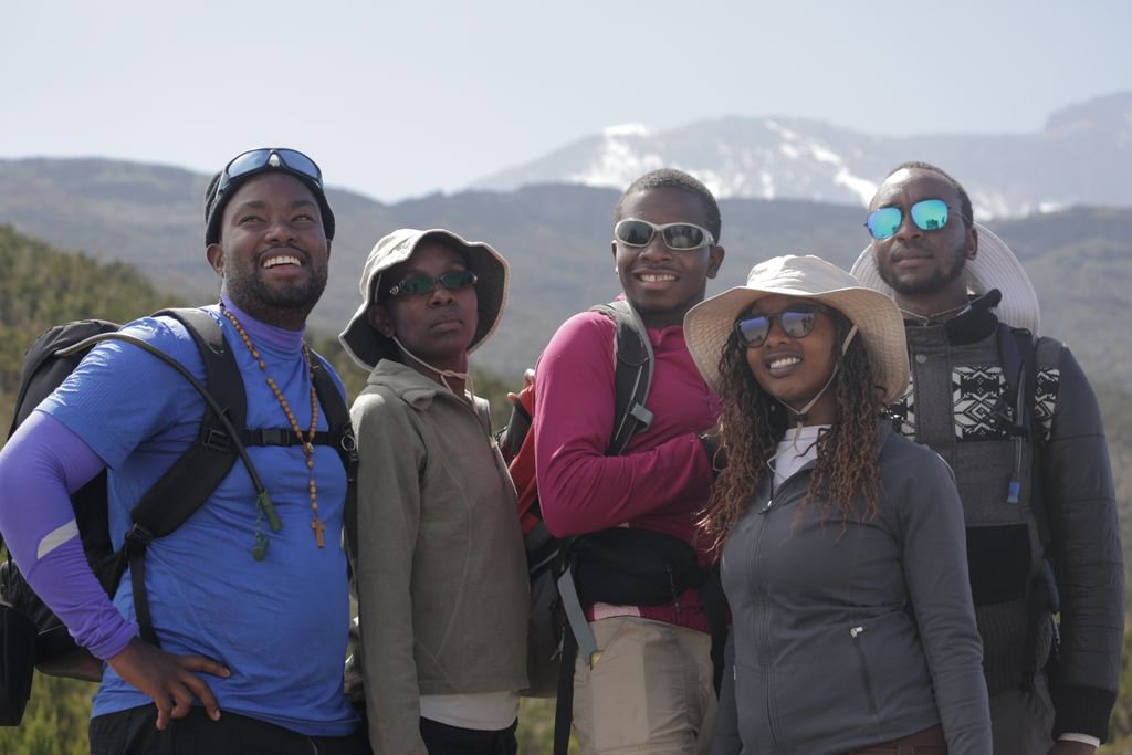 CBKKenya's tweet photo. Eyes on the summit @CBKKenya Staff on day 5 of #KilimanjaroChallenge
#CBKGiveBack #RoofofAfrica #ClimbForKizito https://t.co/5YnFmWXGFY