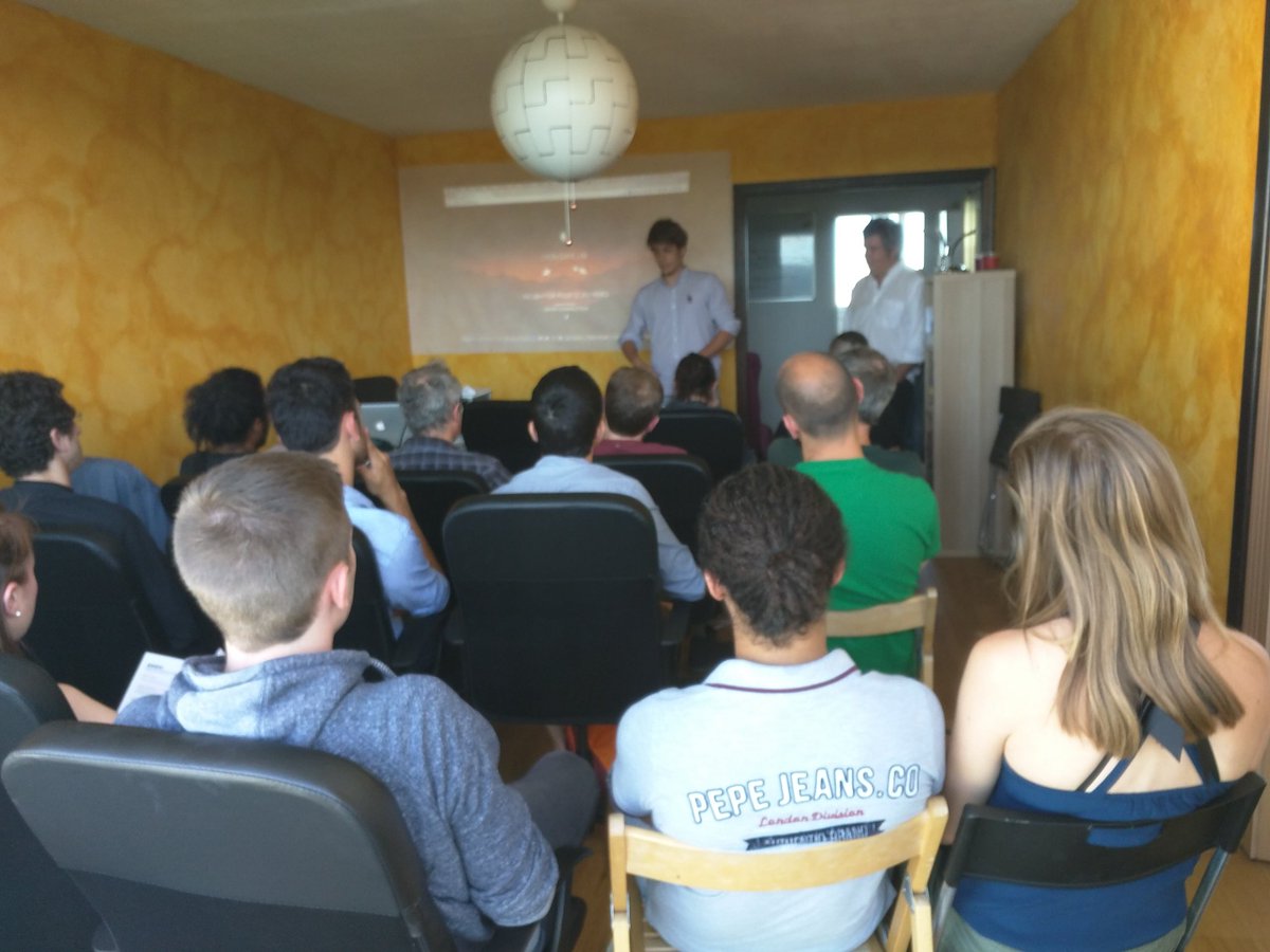 BenoitMeras's tweet photo. Soirée lien entre #Jeuxvideo et la #recherche avec le labo @GRAME_LYON et @lyongamelab à #DojoGame à guichet fermé :) https://t.co/83Vs2NtctT