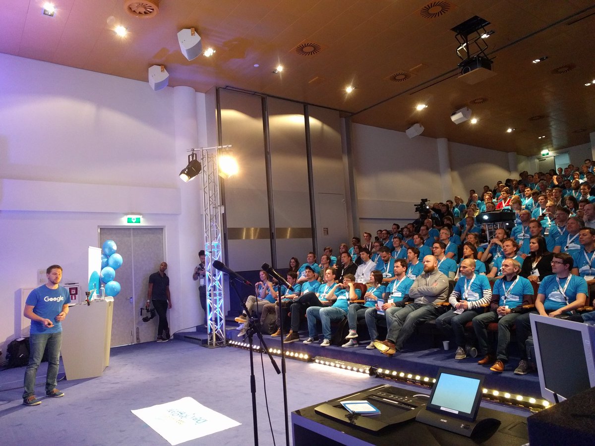 Full house at #spacessummit, <a href="/hostirosti/">Robert</a> kicks off the day, cool event full of techies. Thanks for hosting us, #bijbolcom!