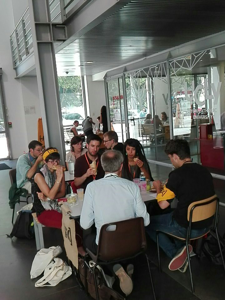Seriscope's tweet photo. Table 6 : on prend des notes et un bon repas avec Loïc Graber, adjoint au maire de la @villedelyon ! 🔎 #FDK2017 #democratieparticipative https://t.co/AeoXUppqHX