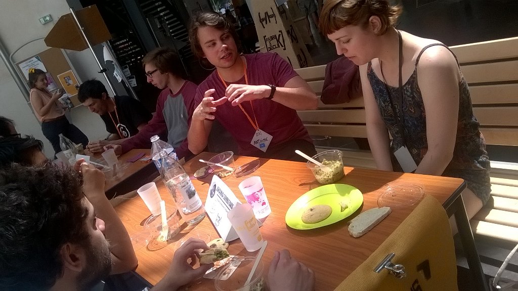 ecilanonerg's tweet photo. table 10 on discute écriture et #scenario avec la réalisatrice de la #webserie @TheBleenPill #FDK2017 https://t.co/mkEZSk7jzA