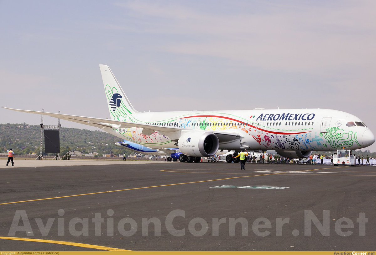 AlekzTC's tweet photo. Boeing 787-9 Dreamliner https://t.co/CNLO0gDSxV @aviationcorner @Aeromexico @BoeingAirplanes @B787fans @Boeing #México #FAMEX2017 #avgeek https://t.co/GosBzgbLoC