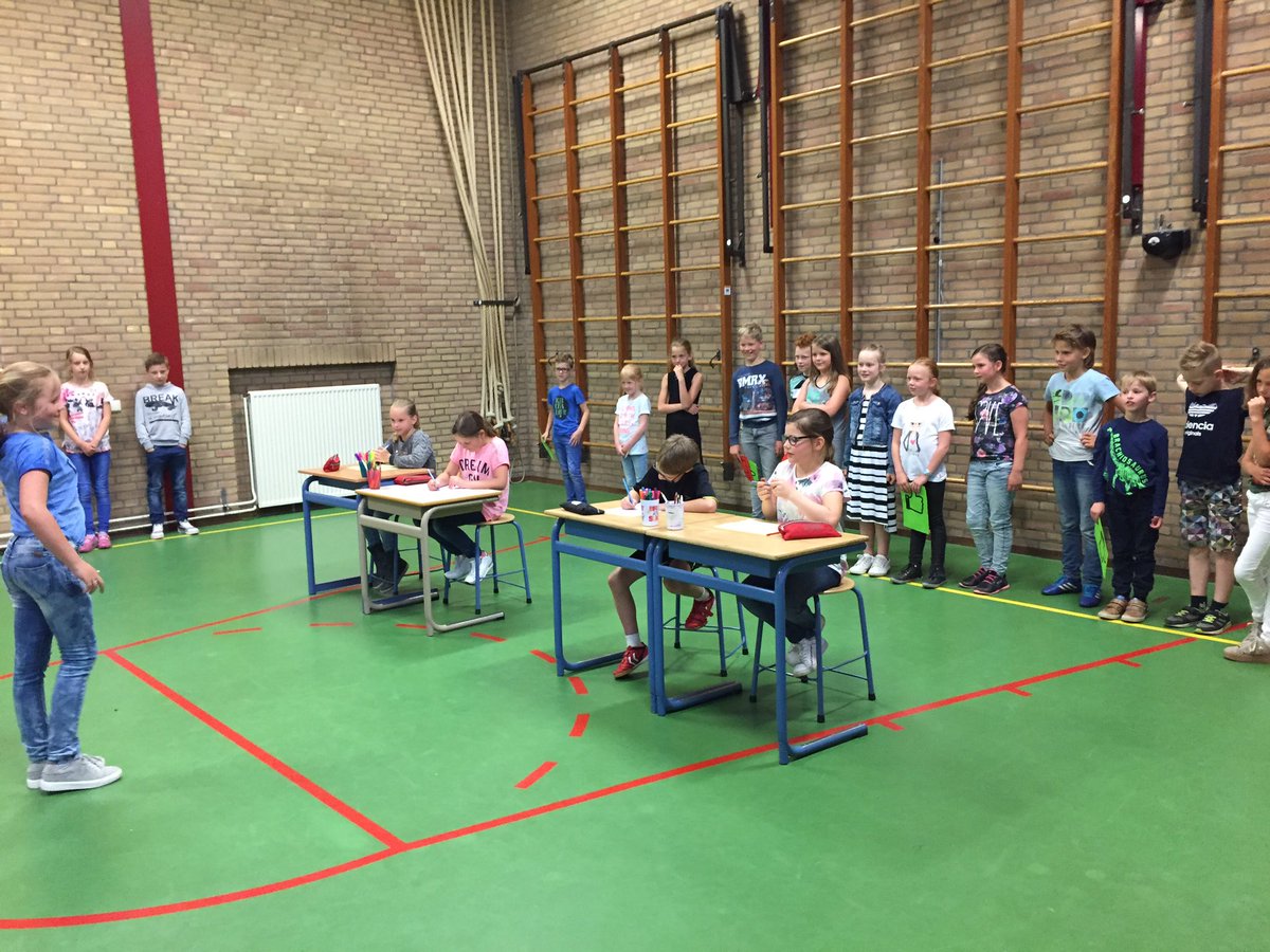 Bslaetare's tweet photo. Blokafsluiting @VreedzameSchool: 'We dragen allemaal ons steentje bij'. https://t.co/uKNwsvVHMA