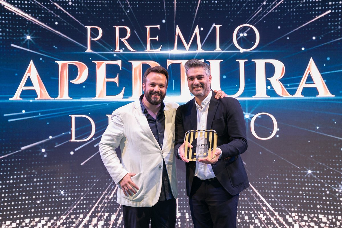 DiegoCabreraBar's tweet photo. ¡#SalmonGuru somos Premio a la mejor Apertura del Año en España!  😀 👏 Muchas gracias Diageo @WorldClassSpain por el reconocimiento. ¡Feliz! https://t.co/XyUT1Afc9G