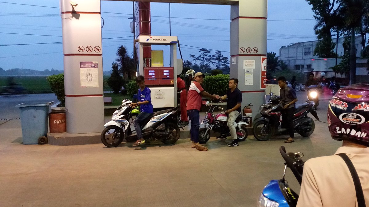 auwaludien1's tweet photo. Berbagi ta'jil pelanggan setia Pertamina #PertaminaSpiritualMarketing #mor3 https://t.co/FQxeRFhObD
