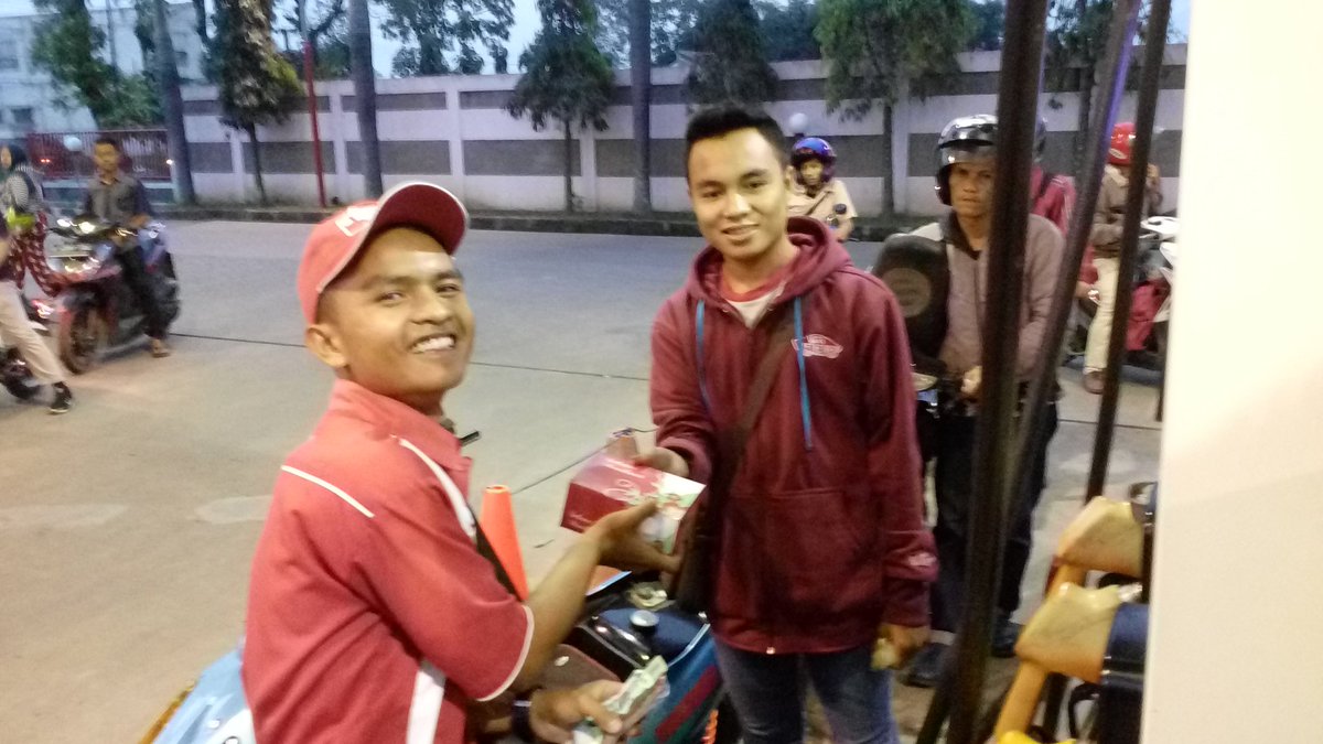 auwaludien1's tweet photo. Berbagi ta'jil pelanggan setia Pertamina #PertaminaSpiritualMarketing #mor3 https://t.co/FQxeRFhObD