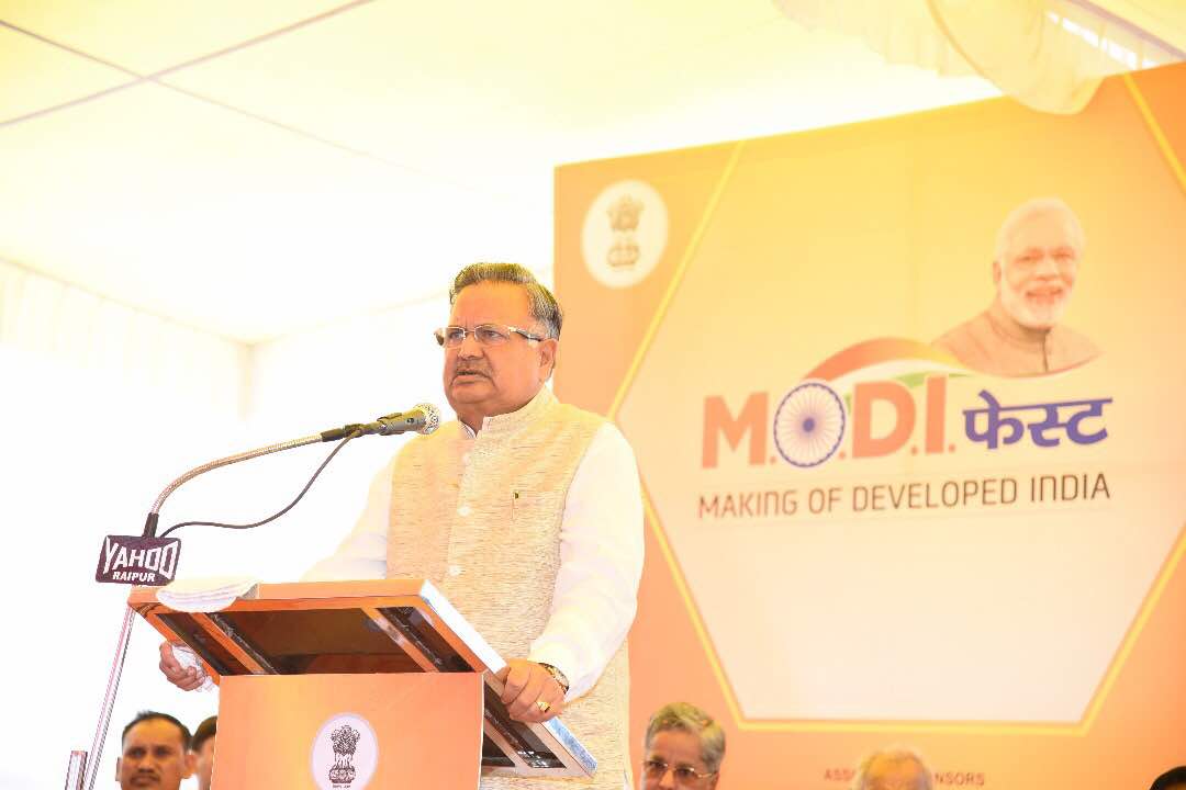 RaipurDistrict's tweet photo. @drramansingh @AmitShah @BJP4India Hon. CM @drramansingh & @AmitShah ji inaugurated the #ModiFest in Raipur to celebrate the success of good governance in #3YearsOfModiSarkar https://t.co/JJOzzJlzyx
