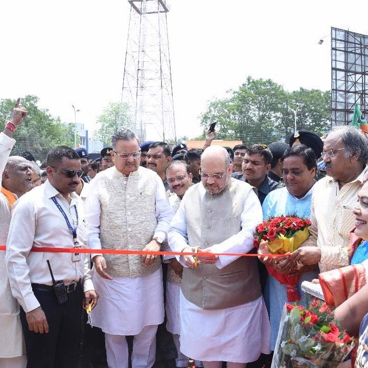 RaipurDistrict's tweet photo. @drramansingh @AmitShah @BJP4India Hon. CM @drramansingh & @AmitShah ji inaugurated the #ModiFest in Raipur to celebrate the success of good governance in #3YearsOfModiSarkar https://t.co/JJOzzJlzyx