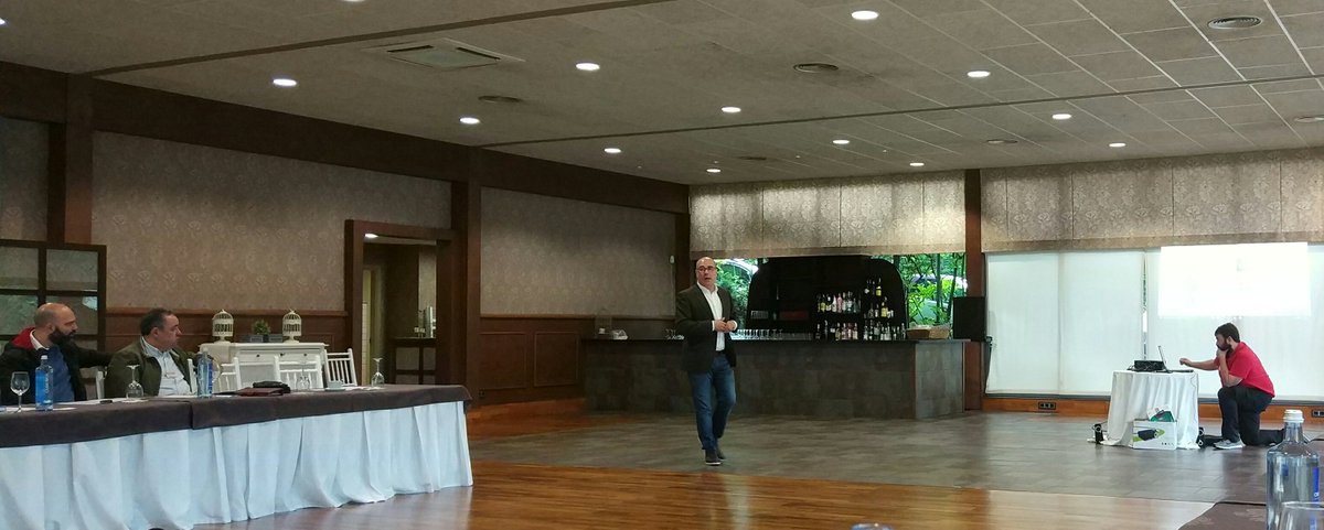 consultoria_oko's tweet photo. Presentación de nuestro compañero Manuel Fraga de la nueva página web de @consultoria_oko en la reunión semanal de #BniAccionAsMariñas https://t.co/HVU5USkG6u
