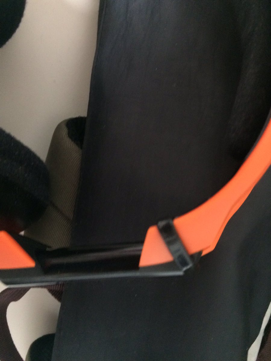 itzThorminator's tweet photo. @Diemanski de zwarte headset gebruik ik nu, de orange kan ik naar je opsturen https://t.co/vCn57qVVxG
