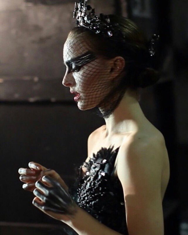 Happy birthday to the beautiful swan, Natalie Portman. 