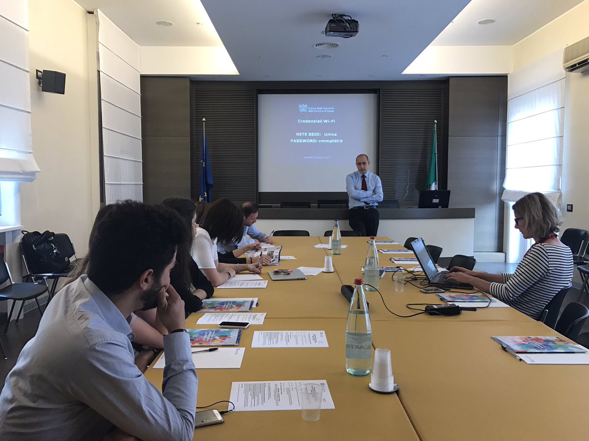 DigitalCampVA's tweet photo. Eccoci in @Univa_Stampa con @Cionfry per la mattinata di visita con i ragazzi di #DigitalCampVA! https://t.co/SekKYnF1d8