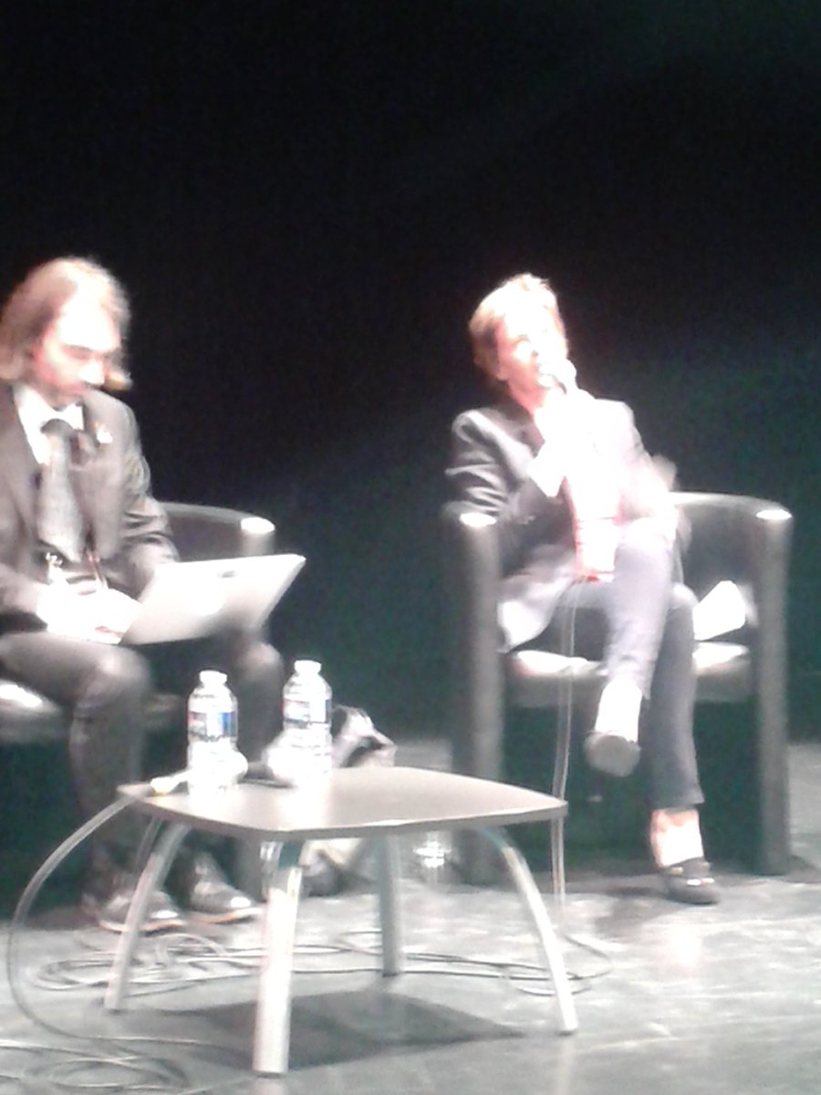 pierre_erre's tweet photo. Réunion-débat autour de @DumasFrederique  avec #vilany et #orsenna quand les enjeux de société deviennent discussion passionnante. https://t.co/YuJBSCOGOo