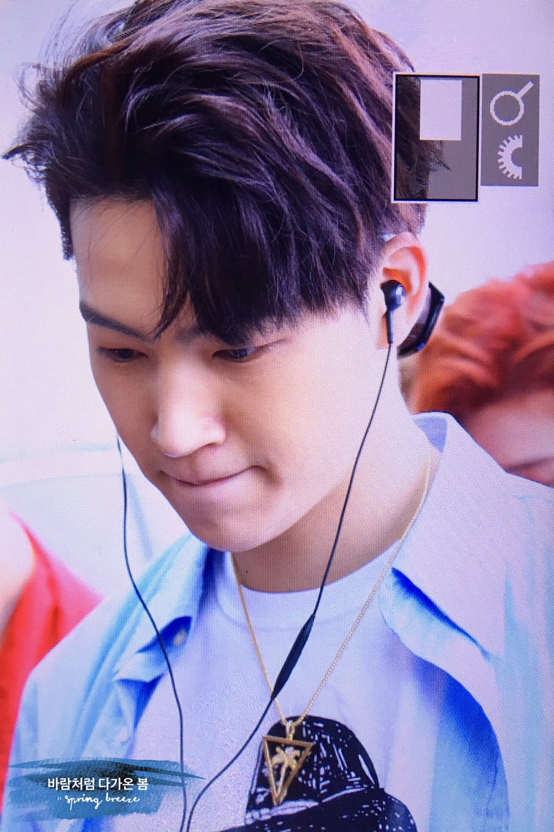 springbreeze16's tweet photo. 170609 김포 출발 멋있다아💕💕 #JB #재범 #GOT7 https://t.co/RXjhC17EtT
