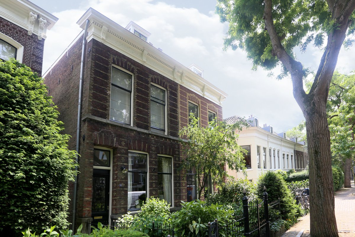 Te koop: klassiek, halfvrijstaand herenhuis in een idyllische laan in #Rotterdam #Kralingen aan de Hoflaan 78. Vr.pr. € 925.000,- k.k.