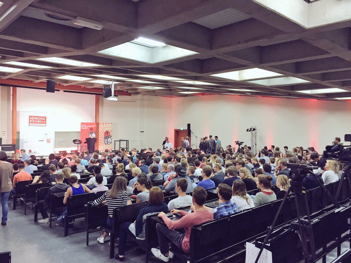 Unpolitische Studis? Bestätigt sich heute nicht. <a href="/MartinSchulz/">Martin Schulz</a> #SPD