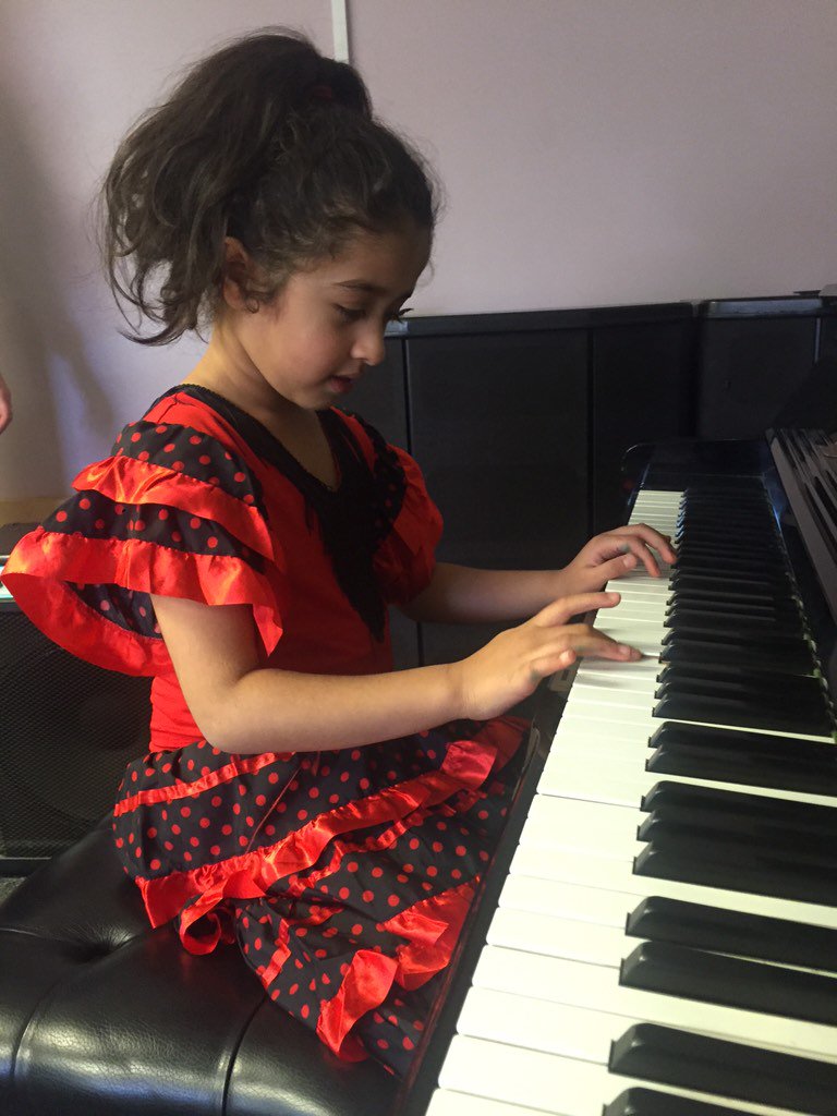 leighmusicangel's tweet photo. BookNow @DMSMusicSchool #OpenWeekend 💕🎶 AllAges #TryAnInstrument @solihullhour @activemumskids @FamiliesSolihll https://t.co/5wD8LVK4oE