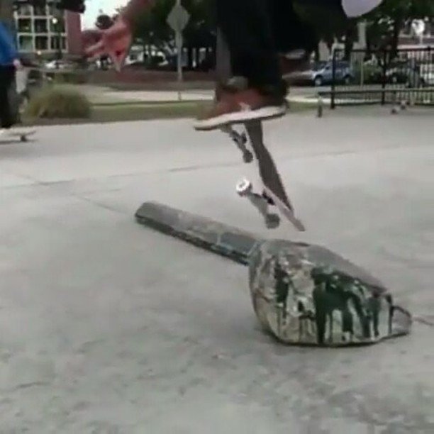 Blastdist's tweet photo. #TiagoLemos into the rock 💪💪 #AndaleBearings 🔝 #teamandale #proratedbearings
#BlastSkateboarding #Skateboarding #Skateboard #SkateshopItal… https://t.co/fHMcIY6u3g