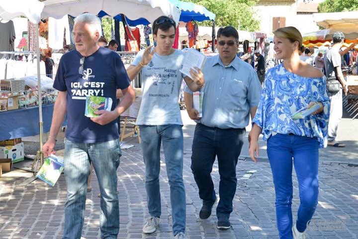 SParry2017's tweet photo. Merci à tous ceux qui m'accompagnent sur le terrain pour porter le projet de la #MajoritépourlaFrance ! https://t.co/tsrc4yHrIo
