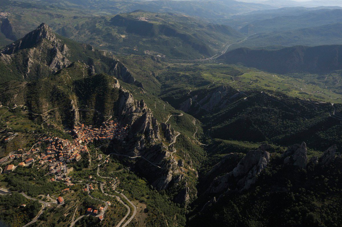 Italia's tweet photo. 🇬🇧Pietrapertosa and Castelmezzano, in the LucanianDolomites: a journey to discover Italy's most beautiful villages #webasilicata #Basilicata https://t.co/tVsxzvDak9