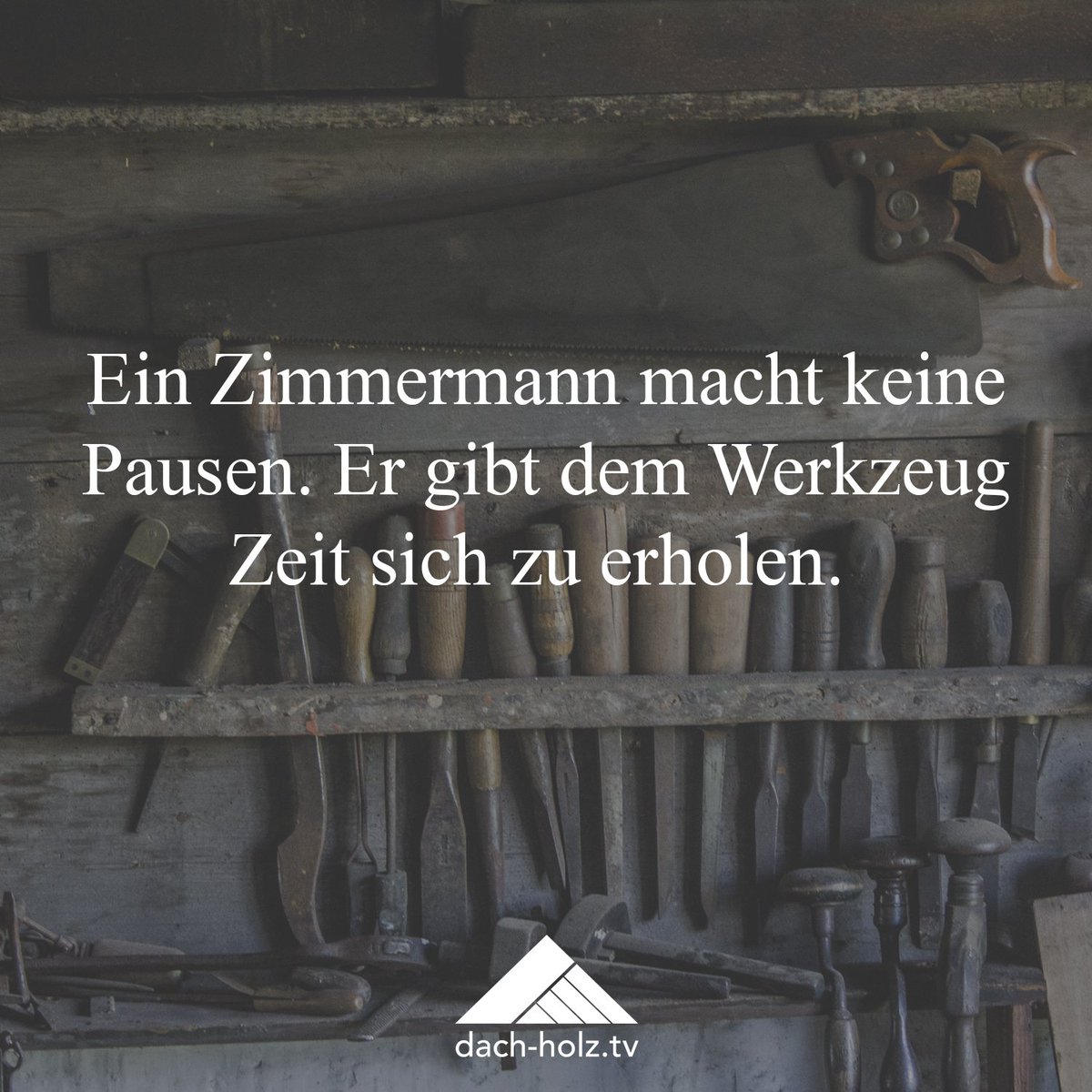 dach_holz_tv's tweet photo. Ein Zimmermann macht keine Pausen. Er gibt dem Werkzeug Zeit sich zu erholen. ⚒ #dachholztv #werkstattspruch #handwerkerhumor https://t.co/pQl5hjEoqQ